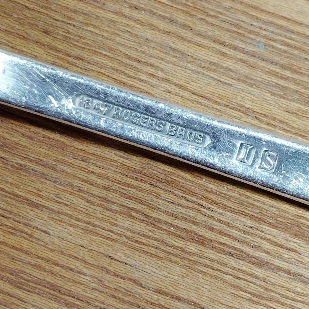 1847 Rogers Bros IS LOVELACE Silverplate Flatware 4 Serving Spoon